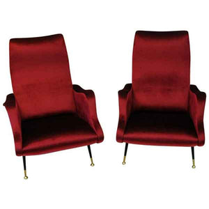 Skulpturellt par italienska Red Velvet-stolar 1960-talet