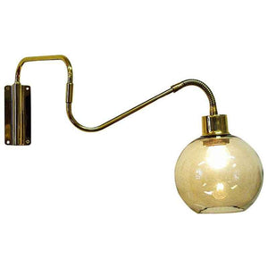 Vägglampa på mässingsarm med glaskupol T. Røste & Co Norge 1950-tal