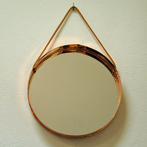 Rund dekorativ spegel med kopparram 31 cm D - skandinavisk