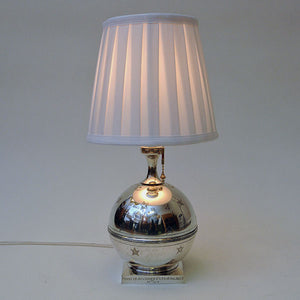 Svensk Art Deco sfärformad silverpläterad bordslampa av GAB 1929